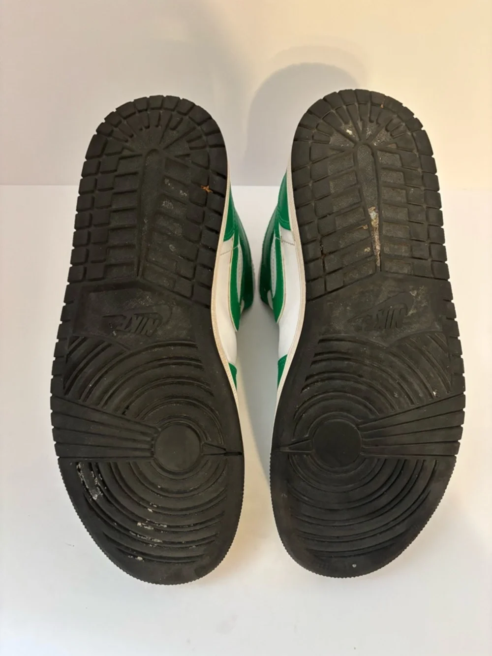 Jordan 1‎ mid size 8.5